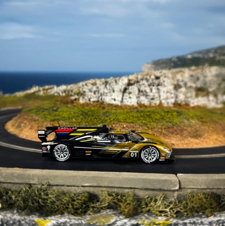 Scalextric Cars - C4586 Cadillac V-Series.R Cadillac Racing No.01 12 Stunden von Sebring 2024 - Spie