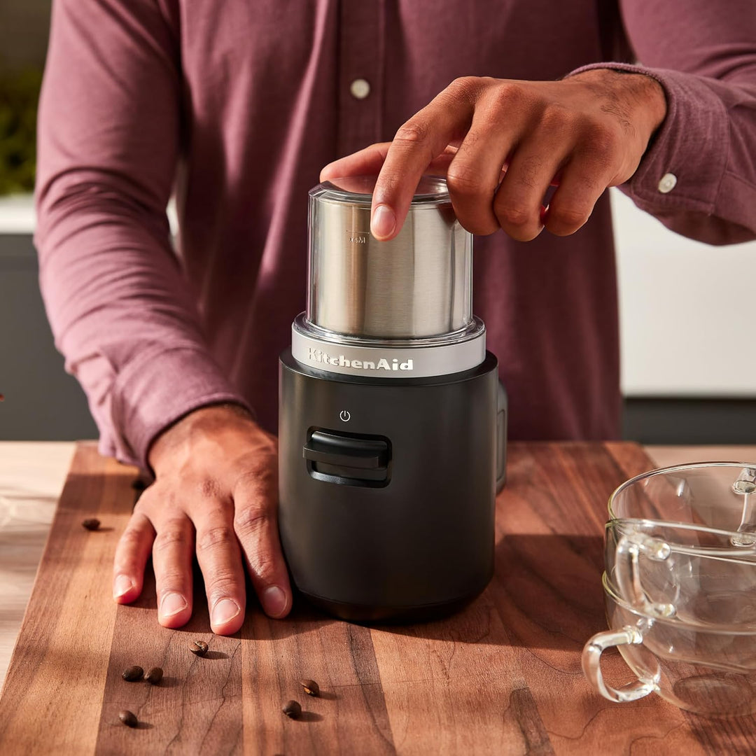 KitchenAid Go | Kabellose Kaffeemühle für frisch gemahlenen Kaffee für unterwegs | 113 g-Mahlbehälte