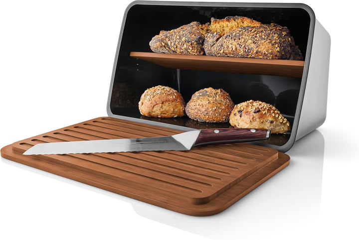 EVA SOLO | Nordic Kitchen Brotkasten Black | Der Deckel fungiert als Schneidebrett mit Rillen, die d
