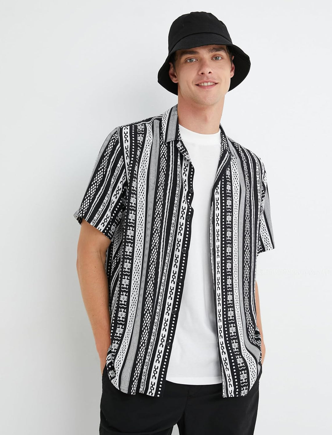 Koton Herren Short Sleeve Shirt Turndown Neck Ethnic Print Detailed Hemd M Schwarzes Muster (9d9), M