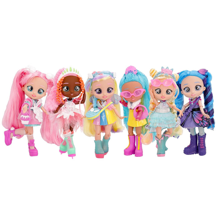 BFF by Cry Babies Daphne - Sammlerpuppe mit Langen Haaren, Stoffkleidung und 9 Zubehörteilen, Gesche