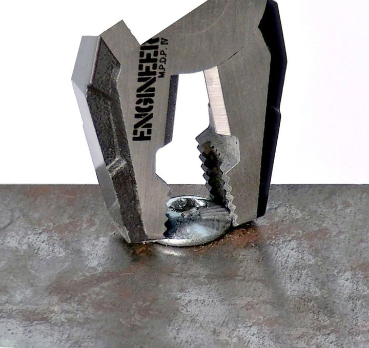 Robuste Kombizange mit vertikalen Rillen zum schnellen Lösen beschädigter Schrauben. Japanische Hers