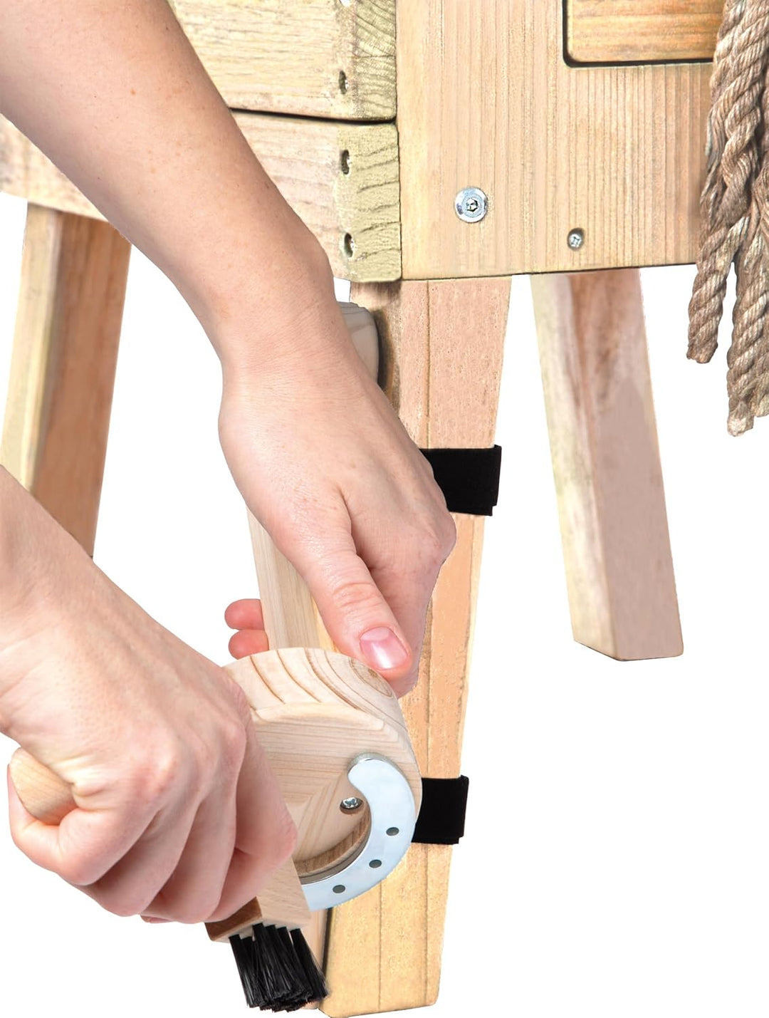 small Foot Putzhufe Set, realistisches Pferdepflege-Zubehör aus Holz, 2er-Set mit Hufeisen und Hufau