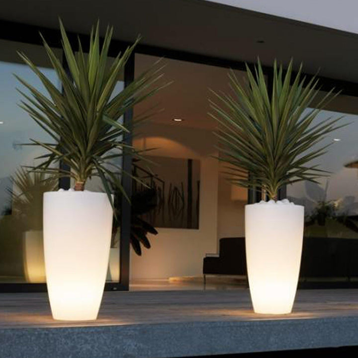 Vase rund 'STILO Lamp' mit Innenlicht. Polyethylen bunt. Elegante in Puro Stil Modern, ist ein gutes