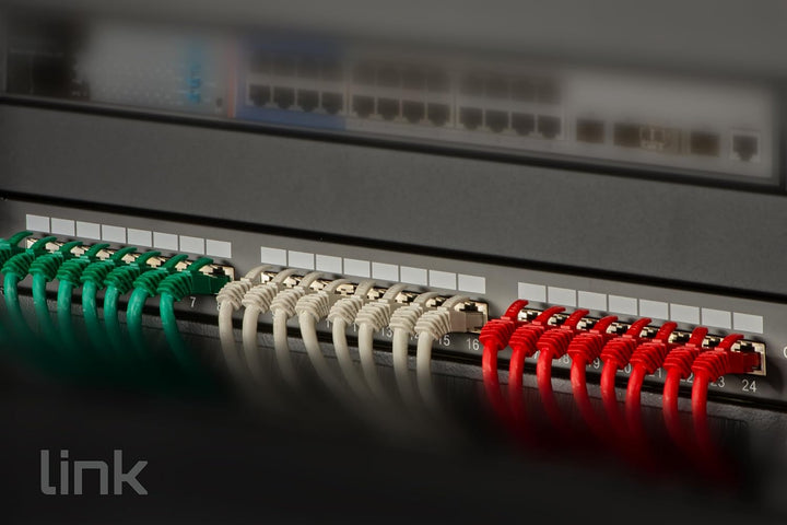 Netzwerk-Patchpanel mit 24 RJ45-Ports CAT 6 geschirmt 19" schwarz