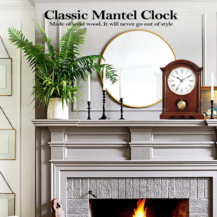 Klassische Kaminuhr – Elegante Tischuhr im Holzdesign mit goldfarbenem Pendel, Vintage Standuhr für