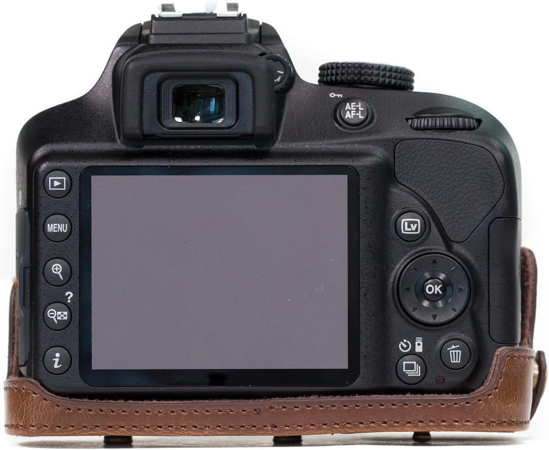 MegaGear Nikon D3400 Ever Ready Leder Kamera-Case mit Trageriemen und Batteriezugang Dunkelbraun MG8