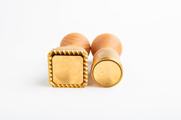 La Gondola Set mit 2 Hausgemachten Ravioli-Stempeln - Rund Glatt 38mm & Quadratisch Gewellt 45x45mm