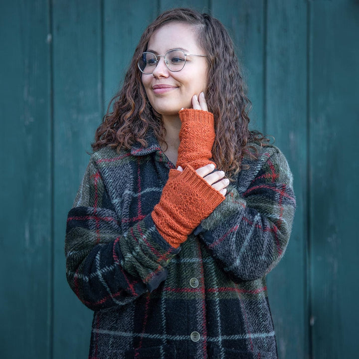 Damen Gestrickte Pulswärmer Modell Lenna Rost, Rost
