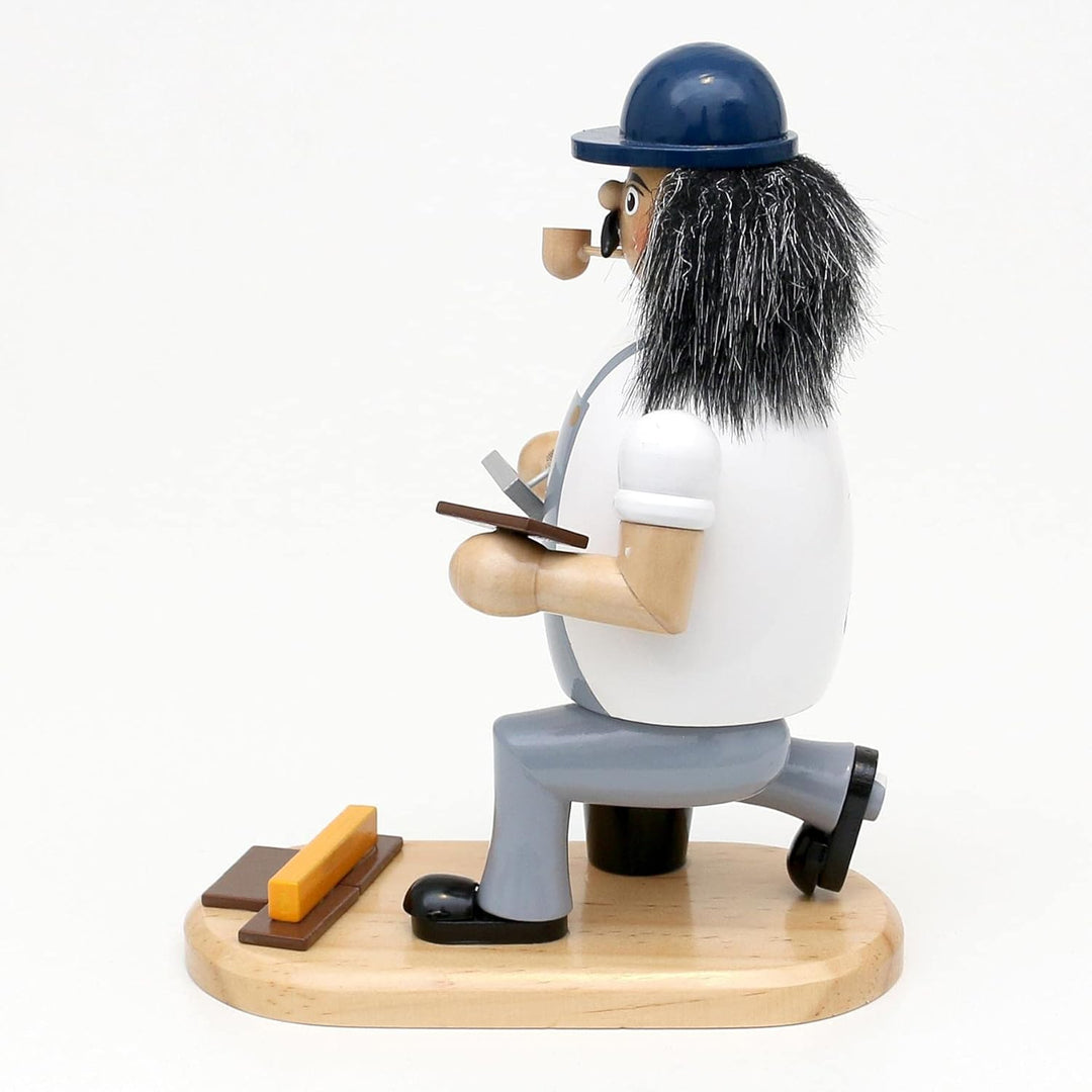 Dekohelden24 Holz Räuchermann/Räuchermännchen als Fliesenleger, mit Waserwaage und Fliesen, L/B/H: 1