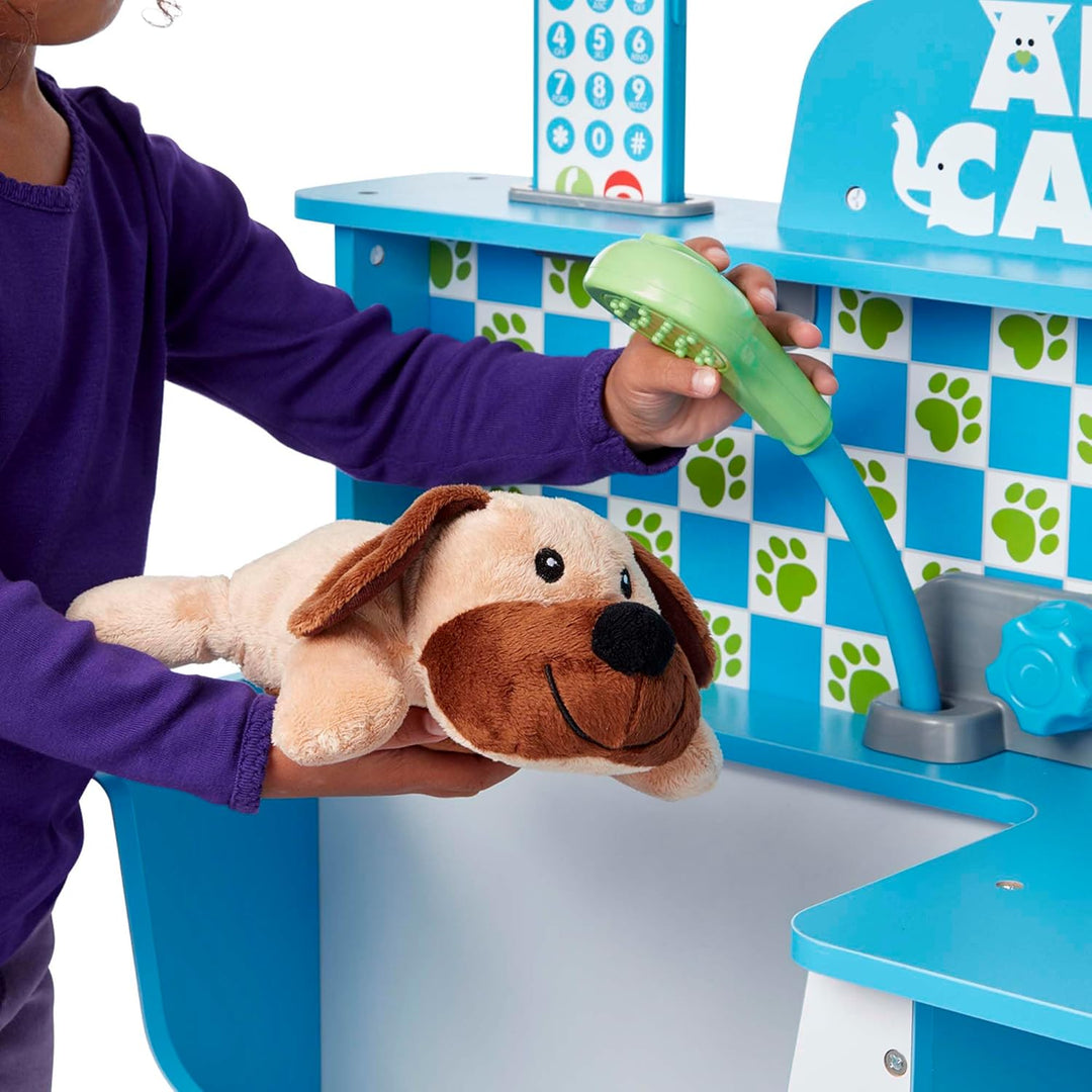Melissa & Doug | Animal Care Activity Centre | Pretend Play | Large Playset | 3+ | Gift for Boy or G