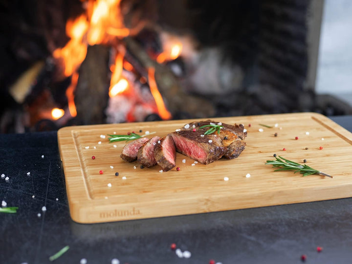 Molunda Schneidebrett Holz - Antiseptisches Hochwertiges Bambus Küchenbrett, Gross mit Griffen und S