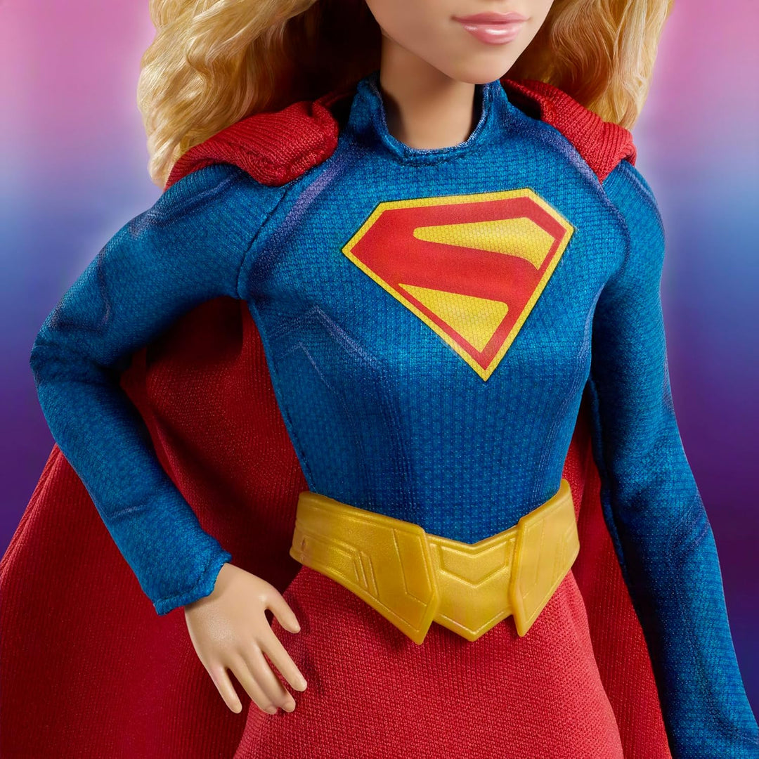 Barbie Signature DC Supergirl Modepuppe, Blond mit Superheldinnen-Kostüm und Cape, Sammlerpuppe in p