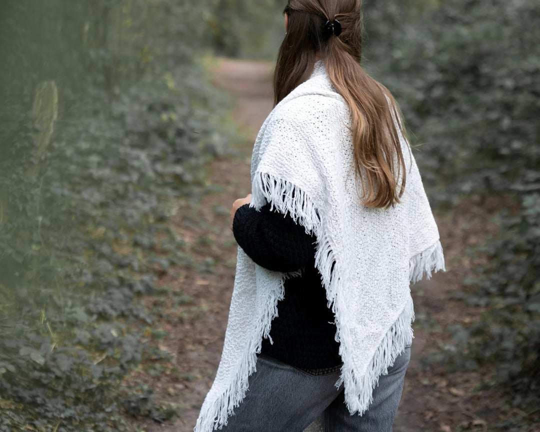 KNIT FACTORY - Dreiecksschal Amber - Damen Strickschal mit Wolle - Umschlagtuch für den Herbst und W