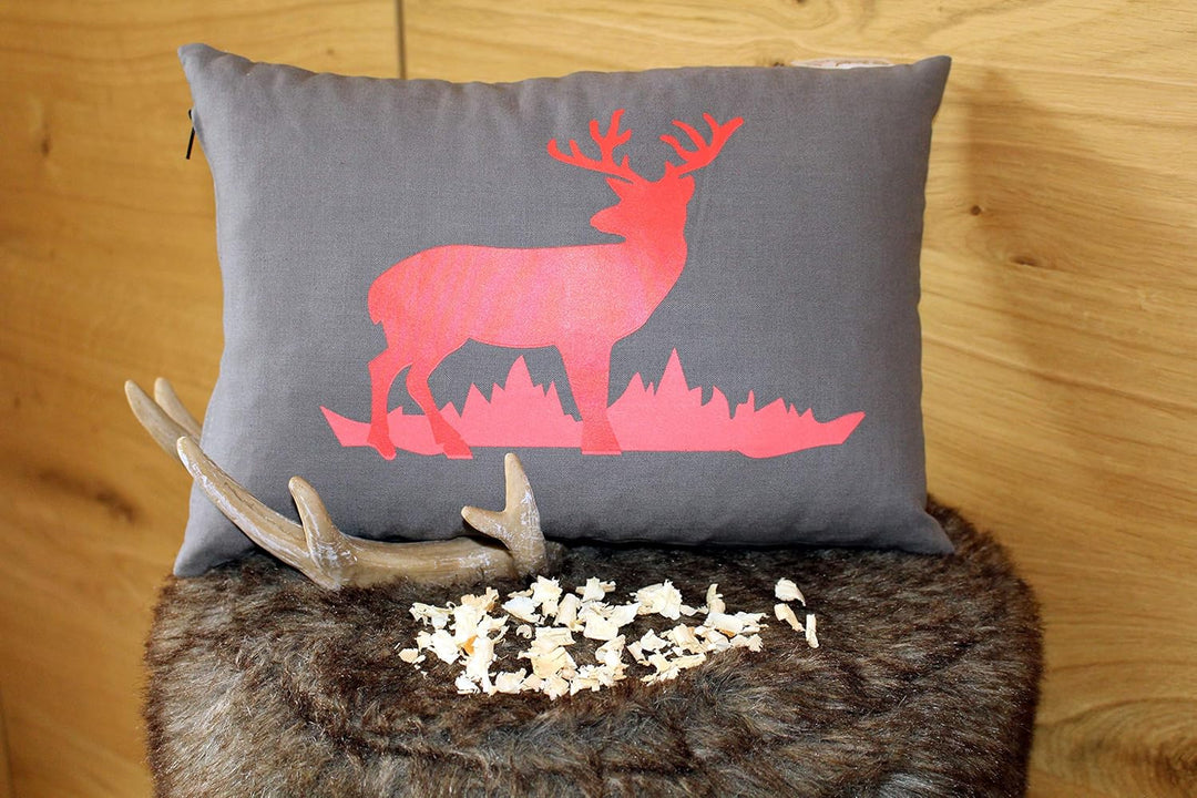 Tiroler Zirbenkissen 30x20 cm Hirsch hellrot - handgemachter Polster aus hochwertigen Zirben
