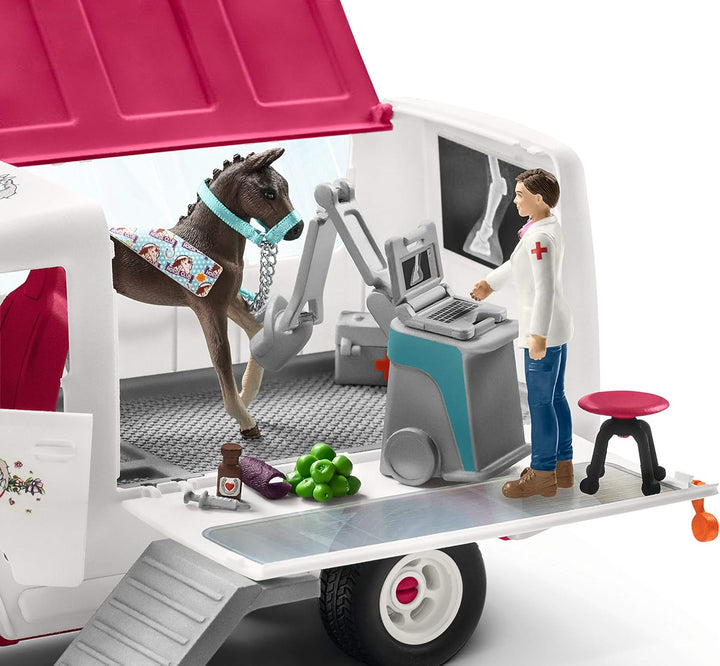 SCHLEICH 42370 Mobile Tierärztin mit Hannoveraner Fohlen, für Kinder ab 5 Jahren, Horse Club - Spiel