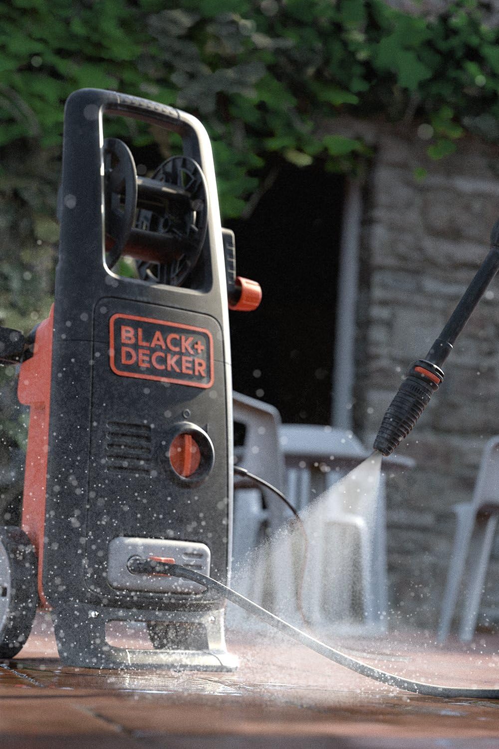 BLACK+DECKER Hochdruckreiniger BXPW2000PE mit Patio Cleaner Deluxe und Feste Bürste (2000 W, 140 bar