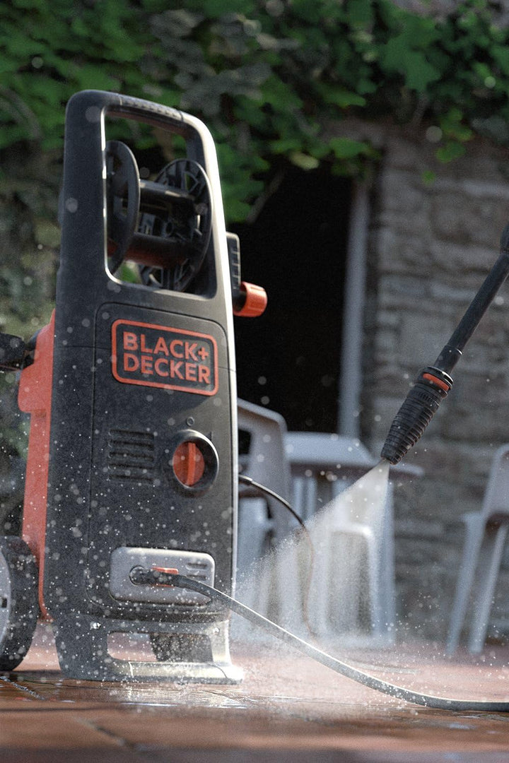 BLACK+DECKER Hochdruckreiniger BXPW2000PE mit Patio Cleaner Deluxe und Feste Bürste (2000 W, 140 bar