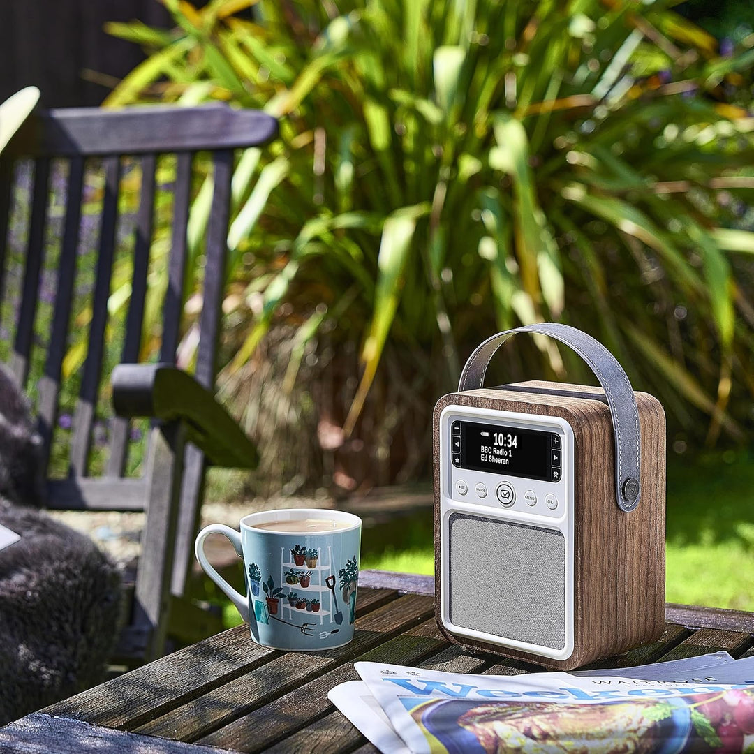 VQ VQ-MONTY-WT Monty Radio w/Bluetooth Wahlnuss
