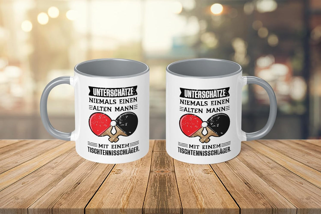 Lustige Tischtennis Tasse | Unterschätze niemals einen alten Mann mit einem Tischtennisschläger | Ge