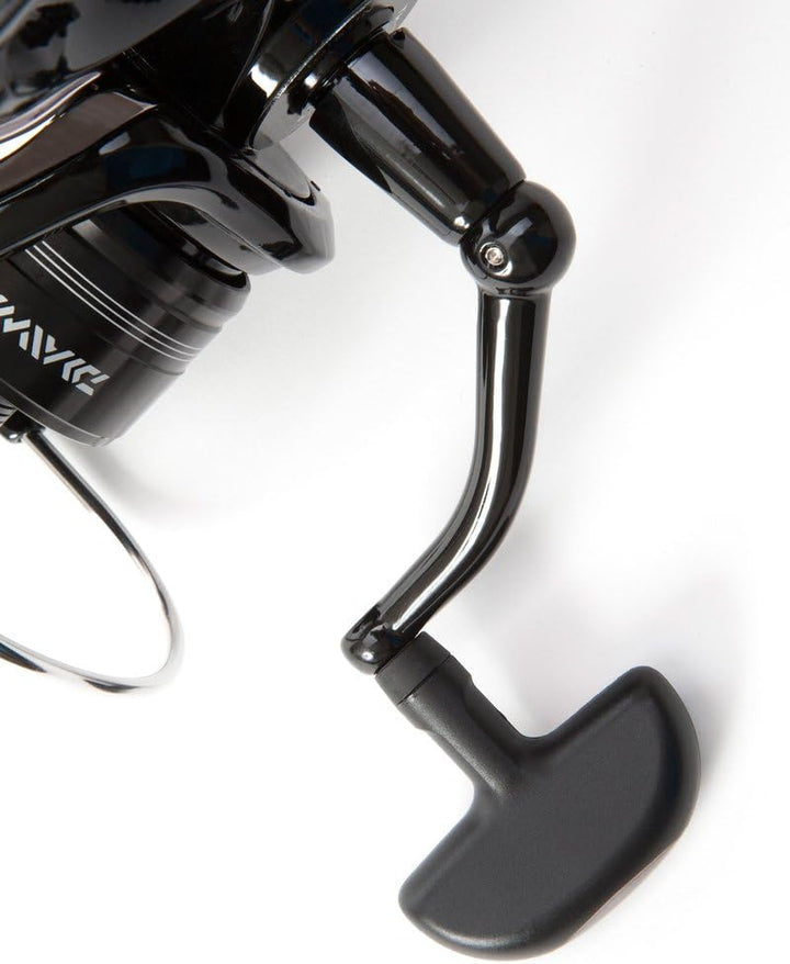 Daiwa - Black Widow Baitrunner/Freespool Rollen Grössen 3500A/4000A/4500A/5000A Karpfen Hecht Lachs