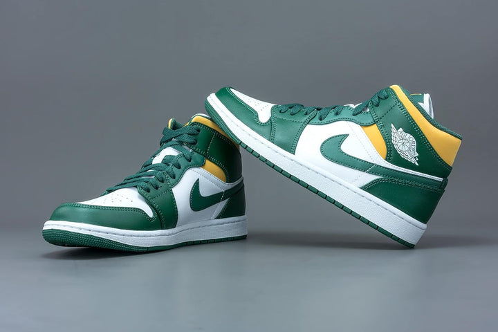 Nike Damen WMNS Air Jordan 1 Mid Sneaker 38.5 EU Grün, 38.5 EU Grün