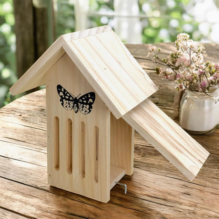 MIJOMA Schmetterlingshaus aus Holz – Wetterfestes Insektenhotel für Schmetterlinge – Schutz vor Fres