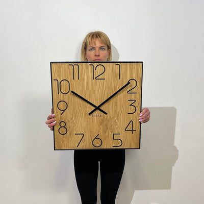 FLEXISTYLE Holzwanduhr Wood Square Holz Eiche 50cm Durchmesser holzoptik ohne tickgeräusche