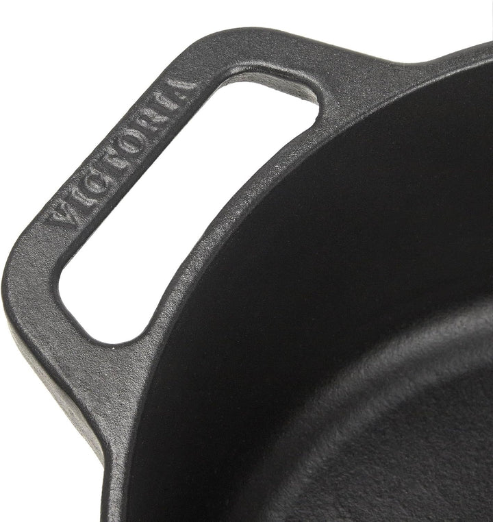 Victoria Dutch Oven Gusseisen Emailliert, Induktion 29cm, Topf Brot Backen 6,6 L, PTFE und PFOA Frei