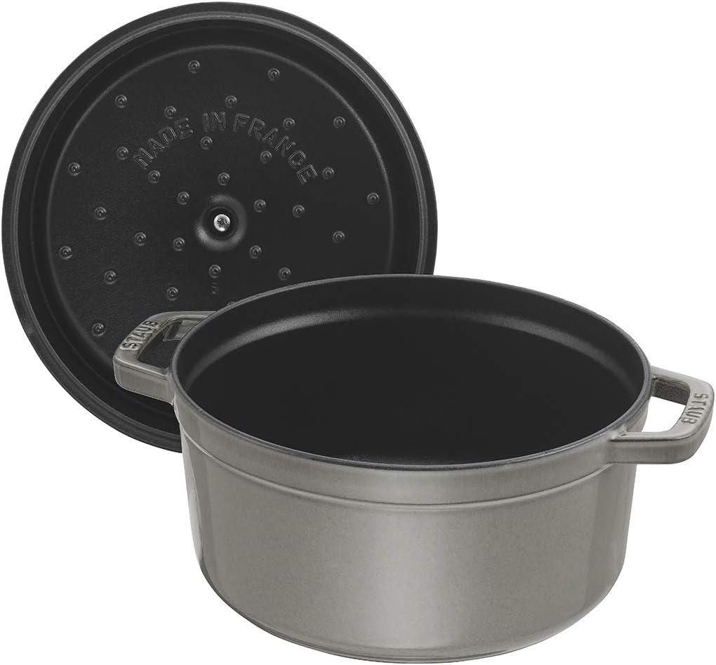 STAUB Gusseisen Bräter/Cocotte mit Dämpfeinsatz, Rund 26 cm, 5,2 L, Aromaregen Funktion, Für alle He