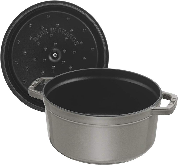STAUB Gusseisen Bräter/Cocotte mit Dämpfeinsatz, Rund 26 cm, 5,2 L, Aromaregen Funktion, Für alle He