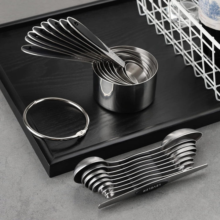 Messbecher und Löffel Set aus Edelstahl inkl. 8 robusten Messbecher, 8 doppelseitige magnetische Mes