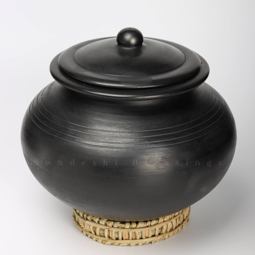 Swadeshi Blessings Handgefertigt Exklusives Sortiment, unglasierter Ton, mit Deckel, 4,5 l, Schwarz,