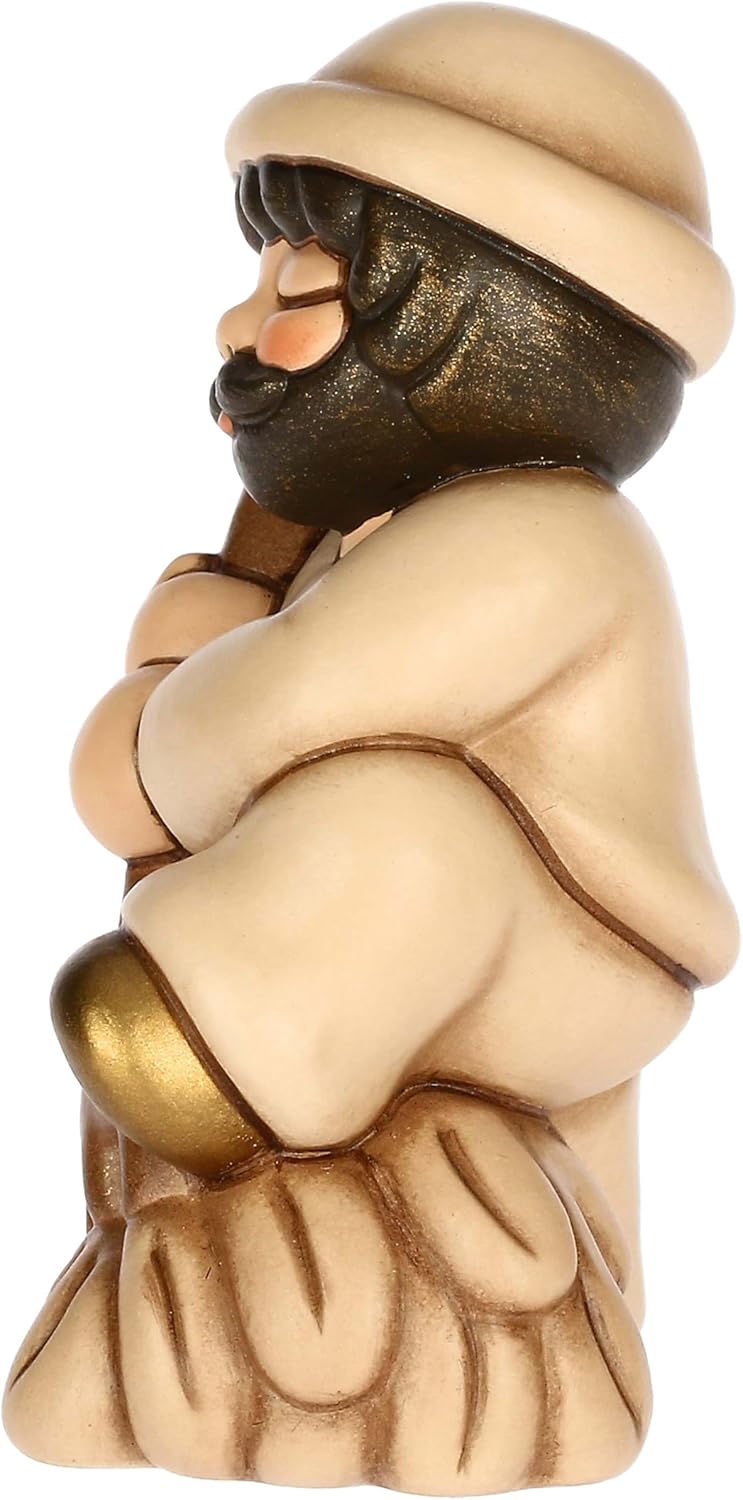 THUN, Mann mit Gabel und Heu aus hochwertiger Keramik, Kollektion Klassische Krippe, Weihnachtskripp