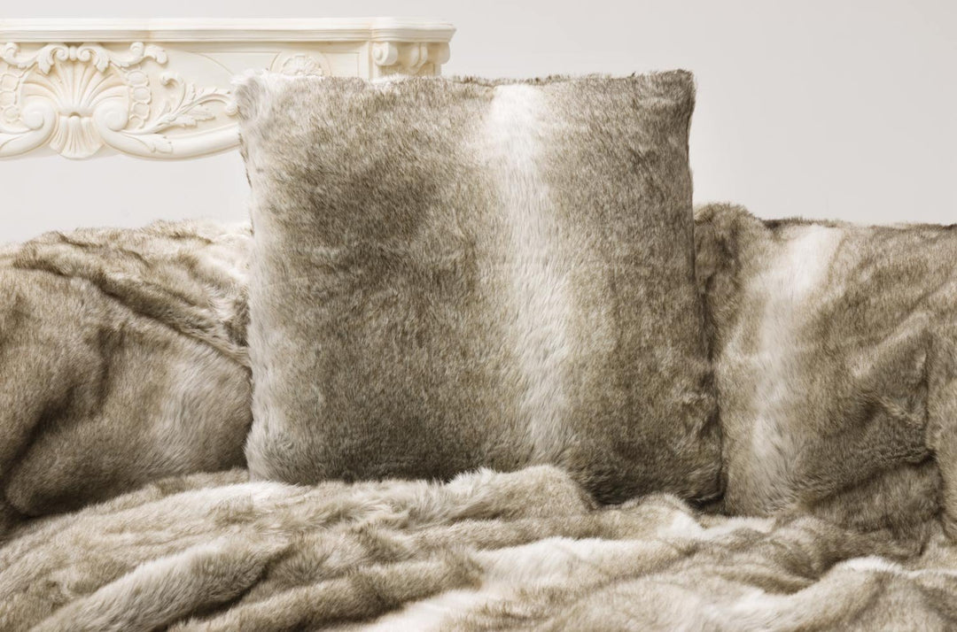 Wohnen & Accessoires GmbH & Co. KG Fellkissen 45x45 Bär grau und beige Melange aus Webpelz Kissen 45