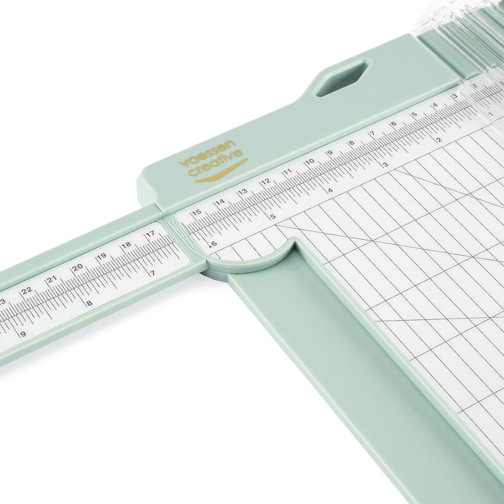 Vaessen Creative Papierschneider mit Falzbrett 15,2 x 30,5 cm - Inklusive 3-in-1 Eckenstanzer - 4-7-