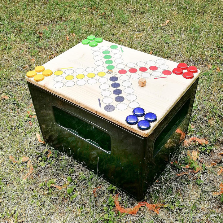 Bierkastensitz Raus mit dir inkl. Spielfiguren und Würfel als Geschenkidee, Sitzauflage aus Holz für