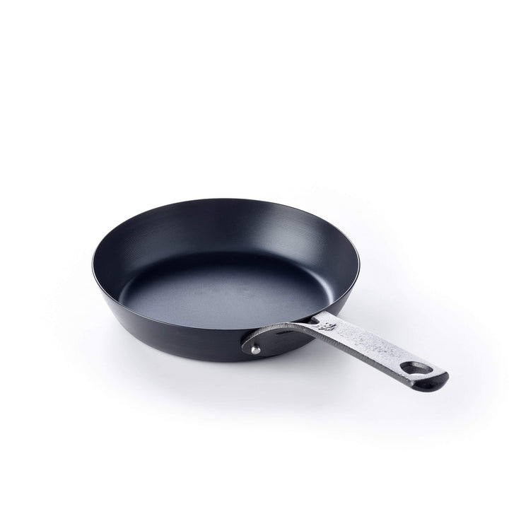 BK Black Steel Vorgewürzte 20cm Bratpfanne aus Kohlenstoffstahl, Geeignet für Induktion, Backofen un