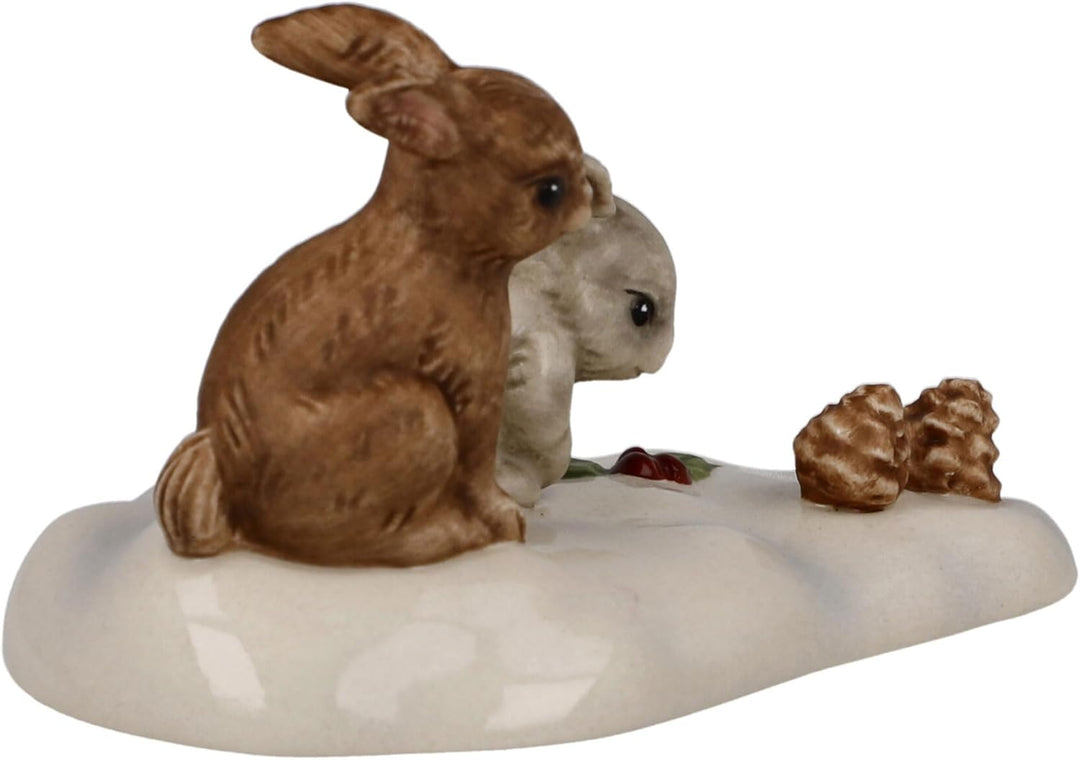 Goebel Weihnachtsfigur Winterwald auf Futtersuche, aus Porzellan gefertigt, Höhe: 5cm, 66-704-20-1