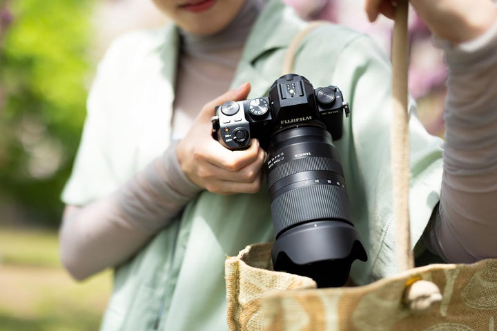 TAMRON 17-70mm F/2.8 Di III-A VC RXD Zoom-Objektiv für spiegellose APS-C-Systemkameras von Fujifilm,