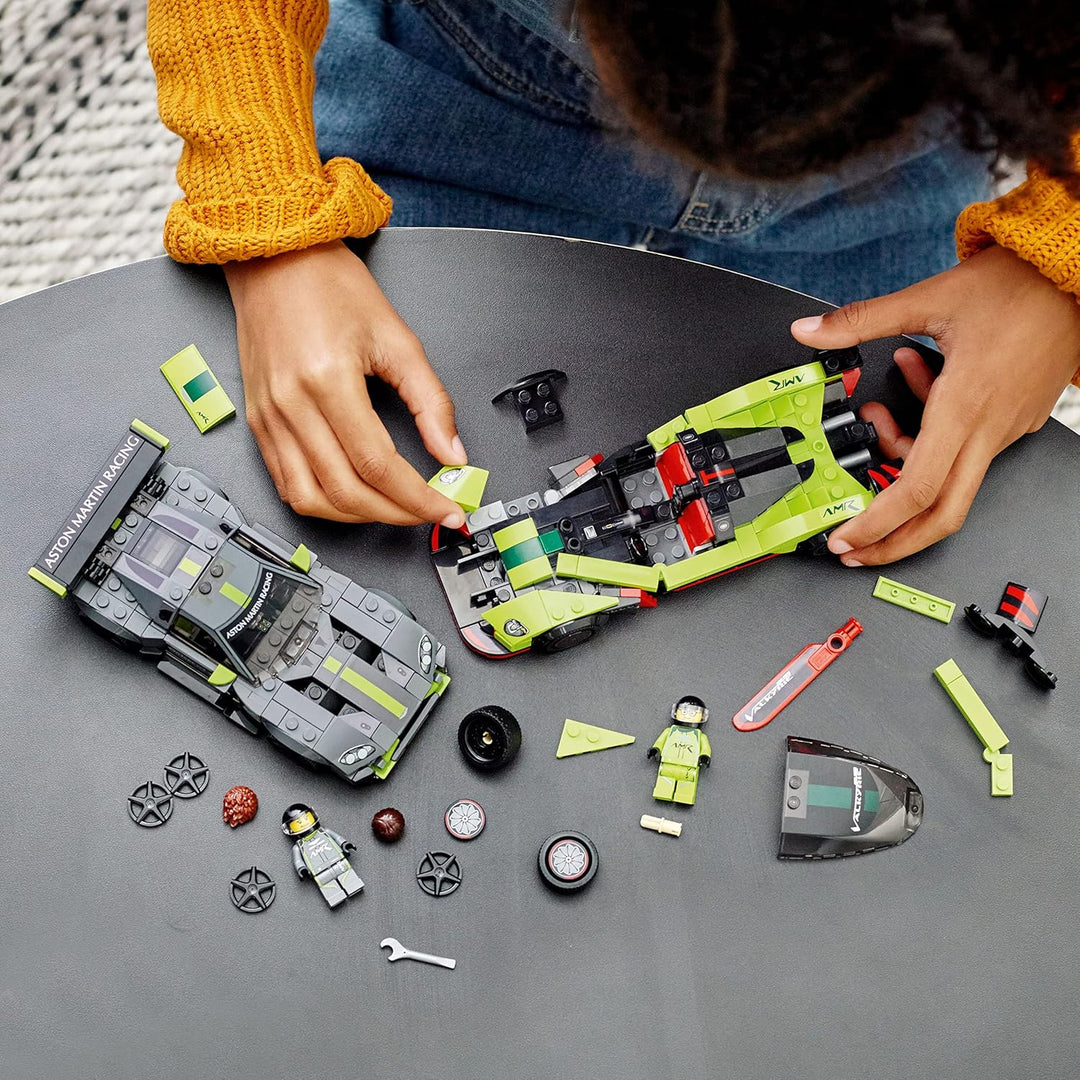LEGO 76910 Speed Champions Aston Martin Valkyrie AMR Pro & Vantage GT3, Bausatz mit 2 Rennwagen, Mod