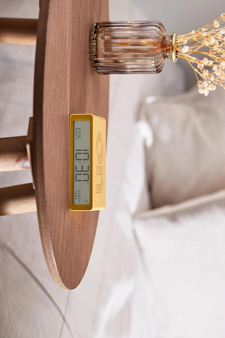 Lexon Flip Classic Digitaler Wecker mit umkehrbaren EIN/Aus-Seiten, wiederaufladbare Nachttischuhr m