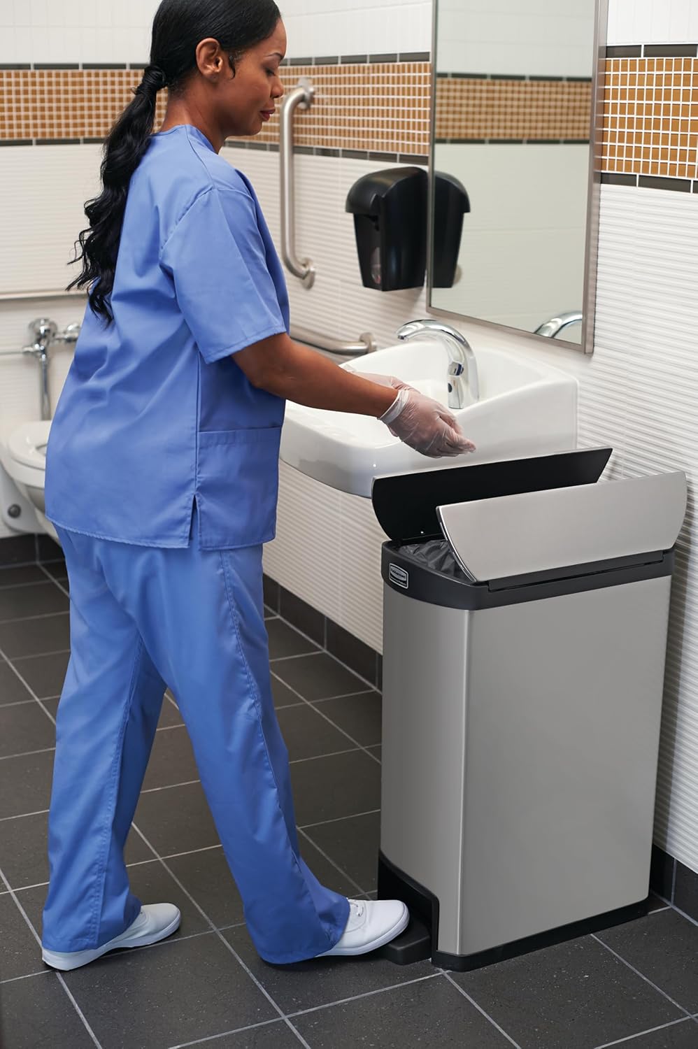 Rubbermaid Commercial Products Slim Jim 1901993 50 Litre End Step Step-On Stainless Steel Wastebaske