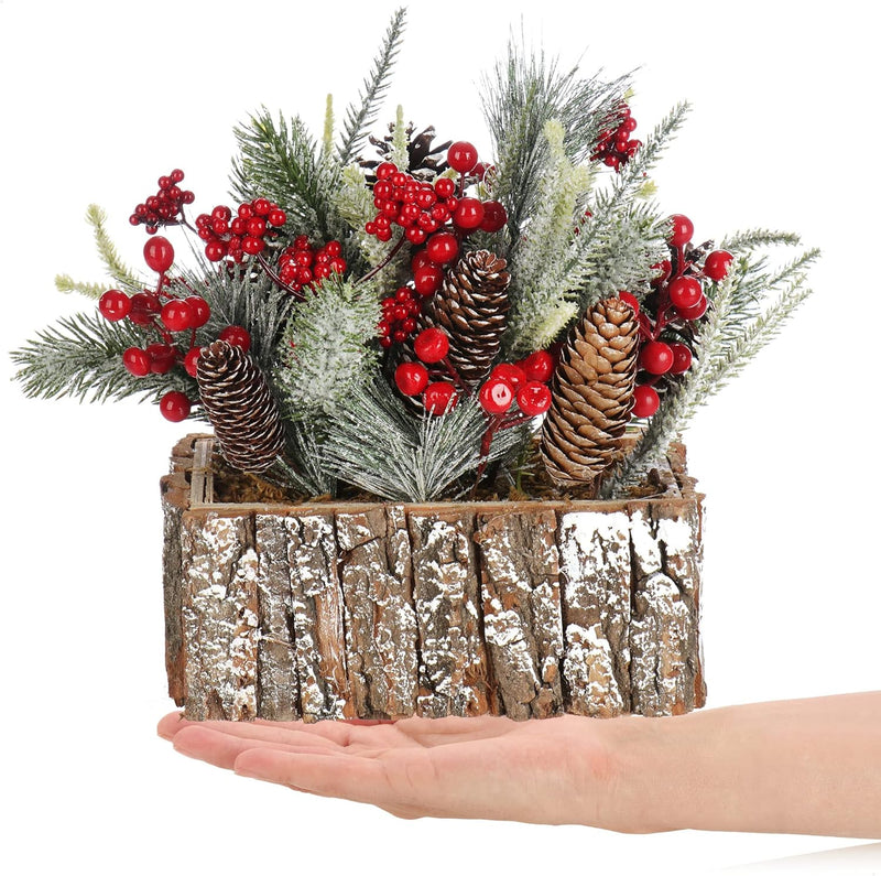 COM-FOUR® Deko-Gesteck Weihnachten - Kleiner winterlicher Tischschmuck im Rinden-Topf mit roten Beer