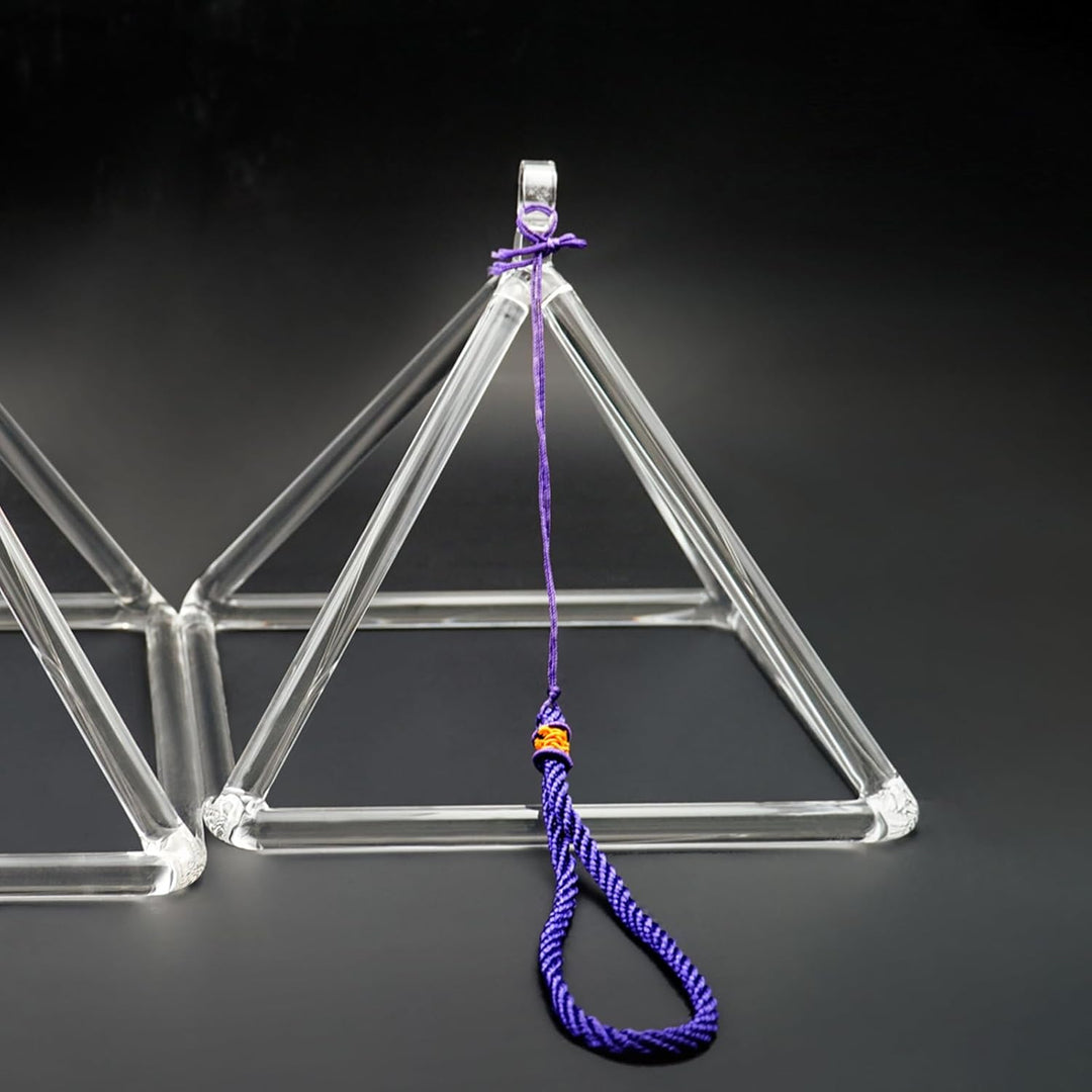 Hye-eun 8-Zoll-Kristall-Pyramide aus klarem Quarz mit Kristall-Klangschalenstab und violettem Seil,F