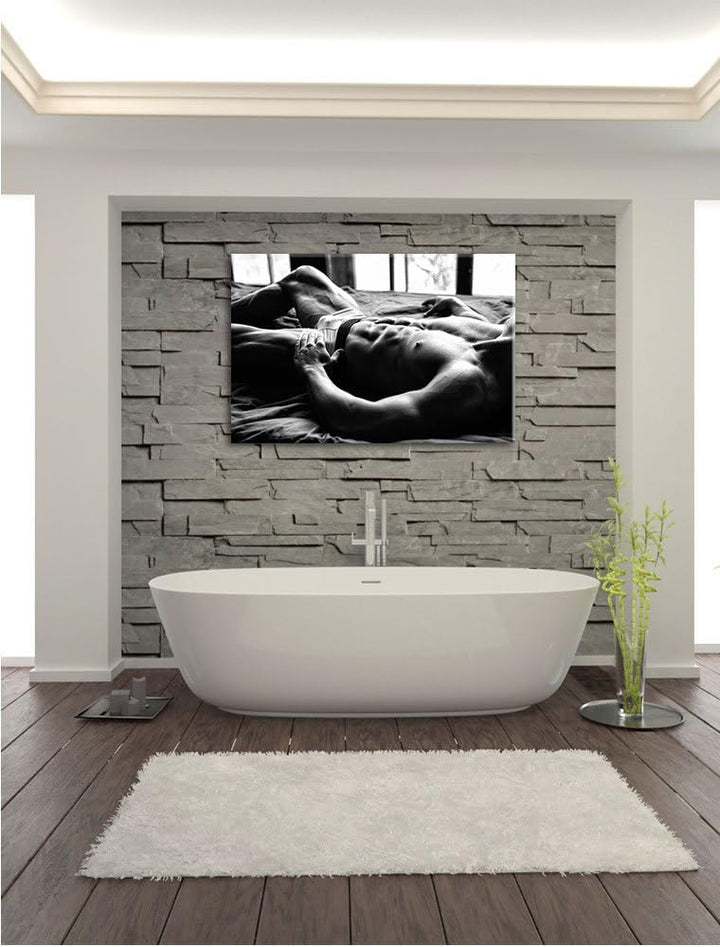 Pixxprint Muskulöser Mann im Bett Kunst B&W als Leinwandbild/Grösse: 100x70 cm/Wandbild/Kunstdruck/f