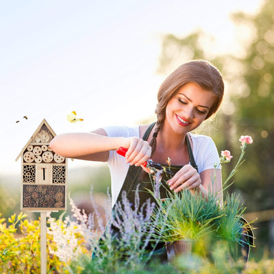 Relaxdays Insektenhotel Haus auf Ständer, Nisthilfe für Garten, Bienenhotel Wildbienen, Holz, HBT: 1