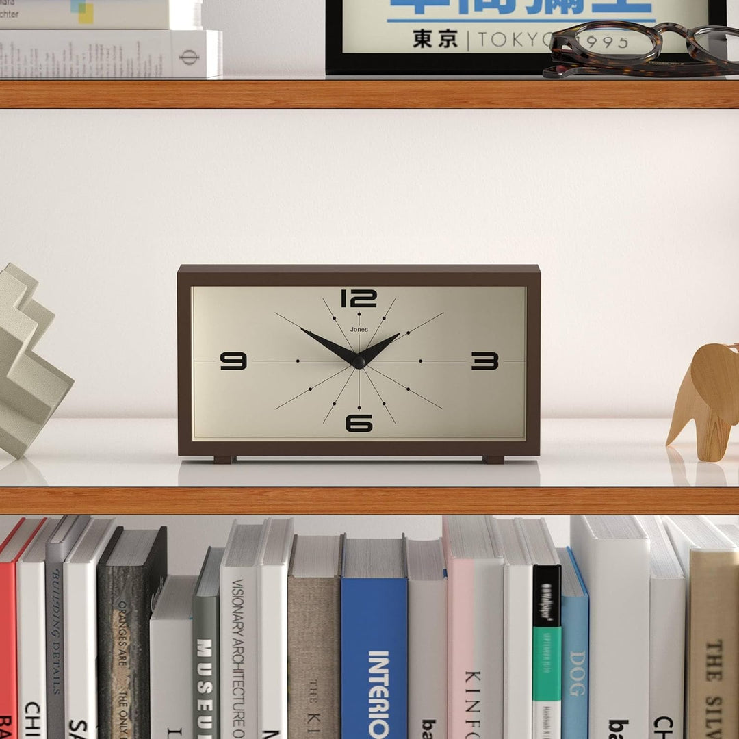 JONES CLOCKS® Schreibtischuhr 'Odeon' – modernes rechteckiges Design in Braun, stilvoller Retro-Look