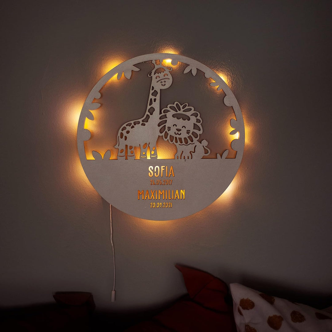 LAUBLUST Nachtlicht Kinderzimmer Personalisiert - Löwe & Giraffe - 30x0,4 cm - Natur - Wandlampe Hol