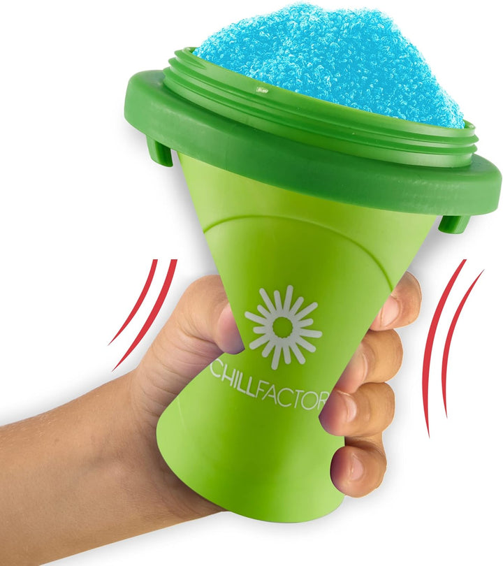 BANDAI CHILLFACTOR CO07952 Küchenspielzeug, Slush-Maschine mit wiederverwendbarem Becher und Strohha